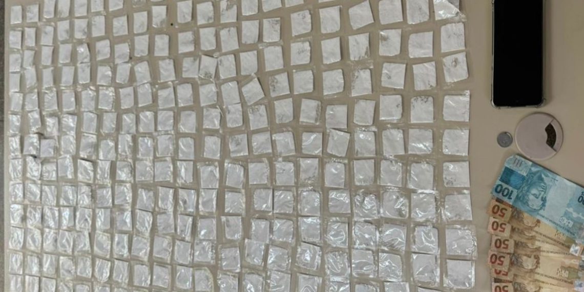 PMBA realiza apreensão de entorpecentes e motocicleta em Monte Santo