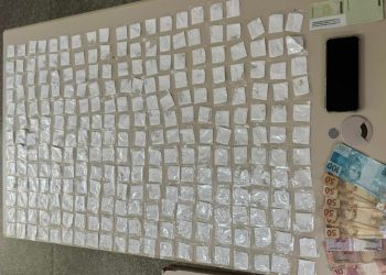 PMBA realiza apreensão de entorpecentes e motocicleta em Monte Santo