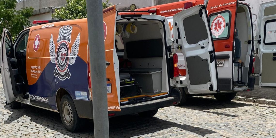 Mulher é socorrida em estado grave após acidente de moto na BA 233