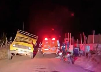 Homem fica ferido após colisão entre carro e caçamba em estrada vicinal de Riachão do Jacuípe