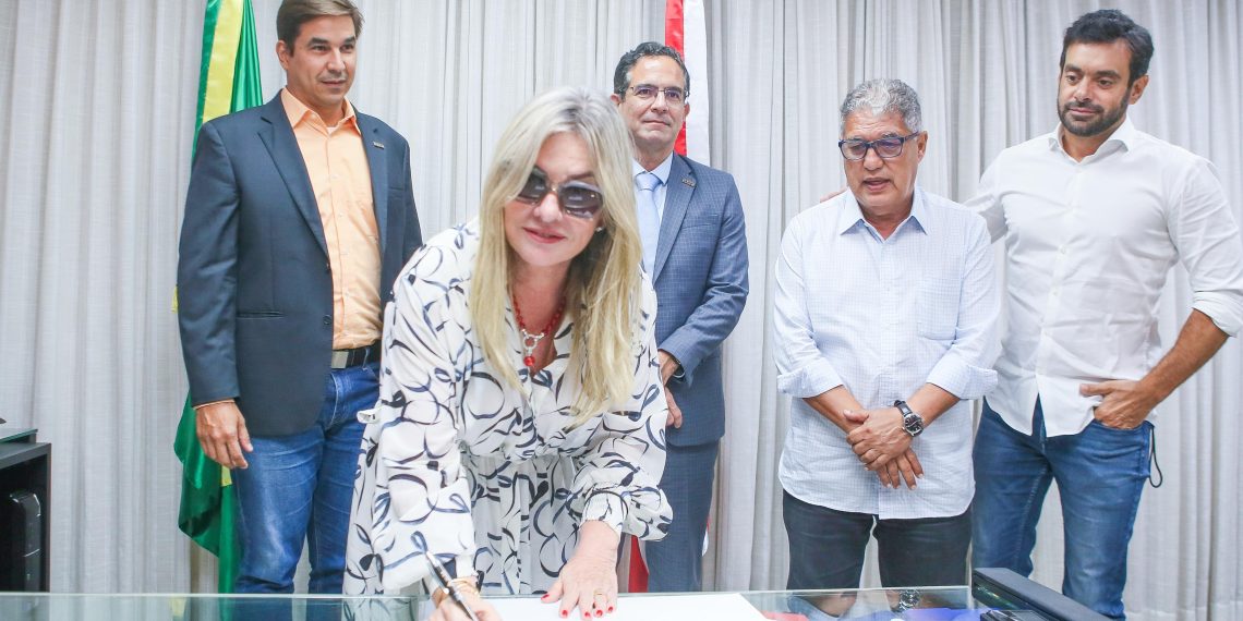 Presidente da ALBA e secretário da Administração oficializam implantação de Posto do SAC no Legislativo