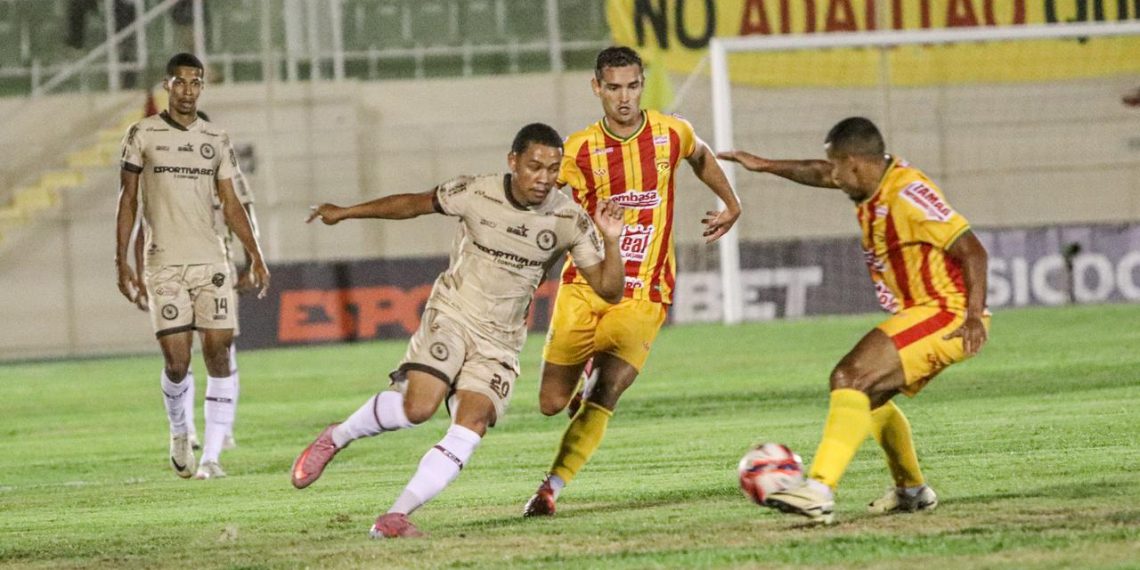 Juazeirense e Jacuipense ficam no 0 a 0 em jogo marcado por apagão em Juazeiro