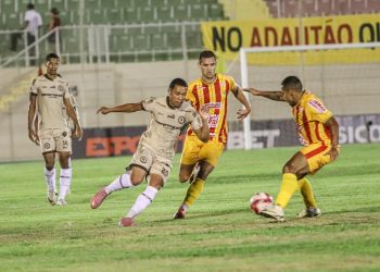 Juazeirense e Jacuipense ficam no 0 a 0 em jogo marcado por apagão em Juazeiro