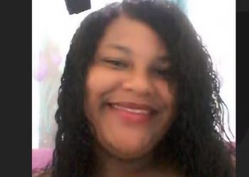 Jovem de 22 anos morre após cair de ambulância enquanto era transportada para hospital