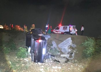 Motorista perde controle de Hilux e tomba veículo na BA-409
