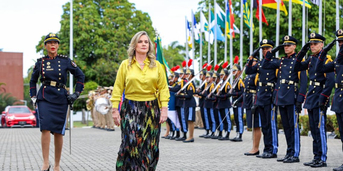 Assembleia Legislativa vive manhã inédita com a primeira presidente passando em revista a tropa da PM