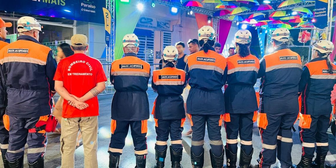 Brigada Anjos Jacuipenses reforça segurança no segundo dia do Várzea Folia 2026