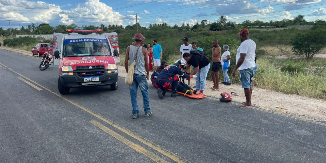 Mulher e filha ficam feridas em acidente envolvendo motocicleta na BA 120