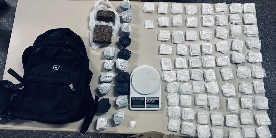 PM apreende cocaína, maconha e balança de precisão e conduz suspeito à delegacia em Monte Santo