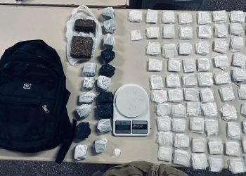 PM apreende cocaína, maconha e balança de precisão e conduz suspeito à delegacia em Monte Santo