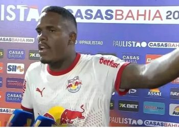 Zagueiro do Bragantino critica árbitra após eliminação: “Não adianta colocar uma mulher para apitar um jogo deste tamanho”