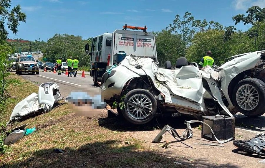 Capotamento na Estrada do Coco deixa quatro mortos e um ferido grave