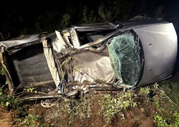 Casal morre após capotamento de Fiat Strada na BA 130