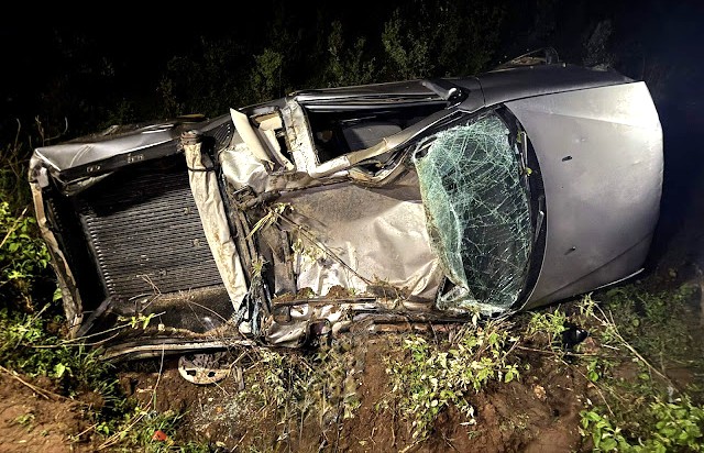 Casal morre após capotamento de Fiat Strada na BA 130