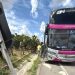 Cerca de arame impede carro capotar dentro de fazenda; cena chamou a atenção