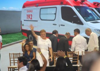 Ao lado de Lula, Fátima Nunes celebra investimentos históricos para a saúde da Bahia