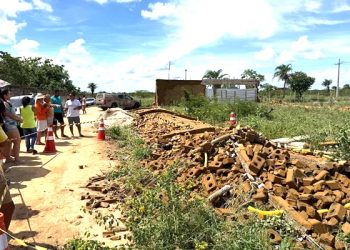 Mulher morre soterrada após desabamento de muro