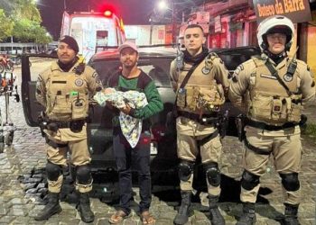 “Paiteiro” – Homem realiza parto do próprio filho durante travessia de balsa entre Arraial e Porto Seguro