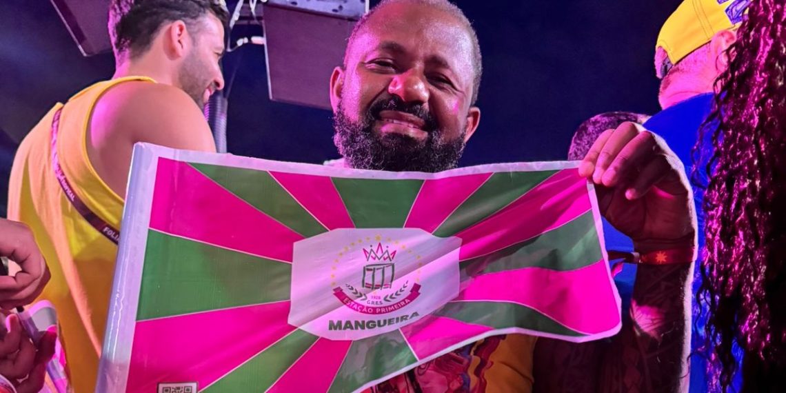 Professor coiteense realiza sonho de assistir desfile da Mangueira na Sapucaí, no ano do seu cinquentenário