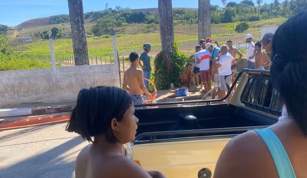 AL – Poste cai durante serviço e mata homem em Coité do Nóia