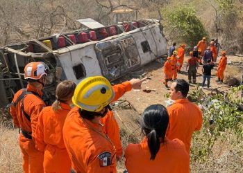 AL – Ônibus com romeiros capota e deixa 15 mortos e feridos em São José da Tapera