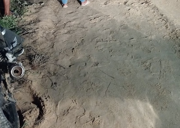 Homem morre após colidir moto e animal em estrada vicinal