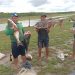 Pescadores de barrocas fisgam carpas graúdas no açude de Poço Grande, em Araci