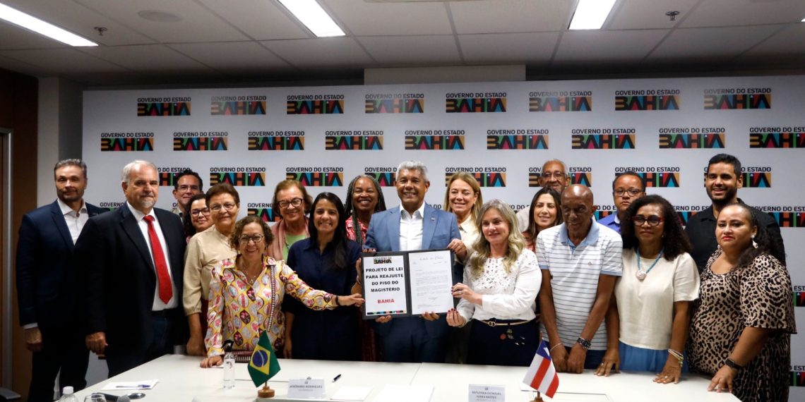 Jerônimo Rodrigues encaminha à Alba projeto de lei que garante piso do magistério acima do nacional