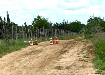 Corpo de homem é encontrado com marcas de tiros em estrada vicinal de Queimadas. Vítima tinha sido retirado de casa em Santaluz