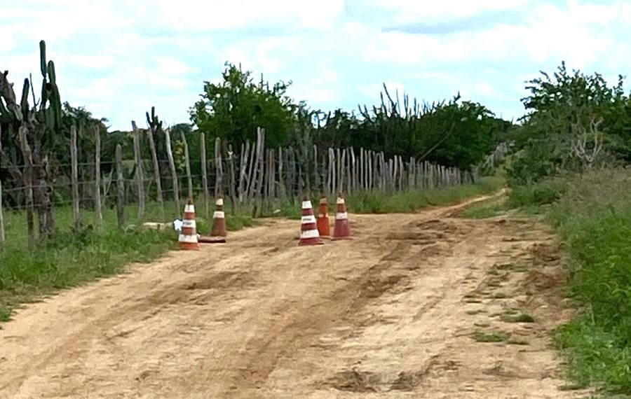 Corpo de homem é encontrado com marcas de tiros em estrada vicinal de Queimadas. Vítima tinha sido retirado de casa em Santaluz