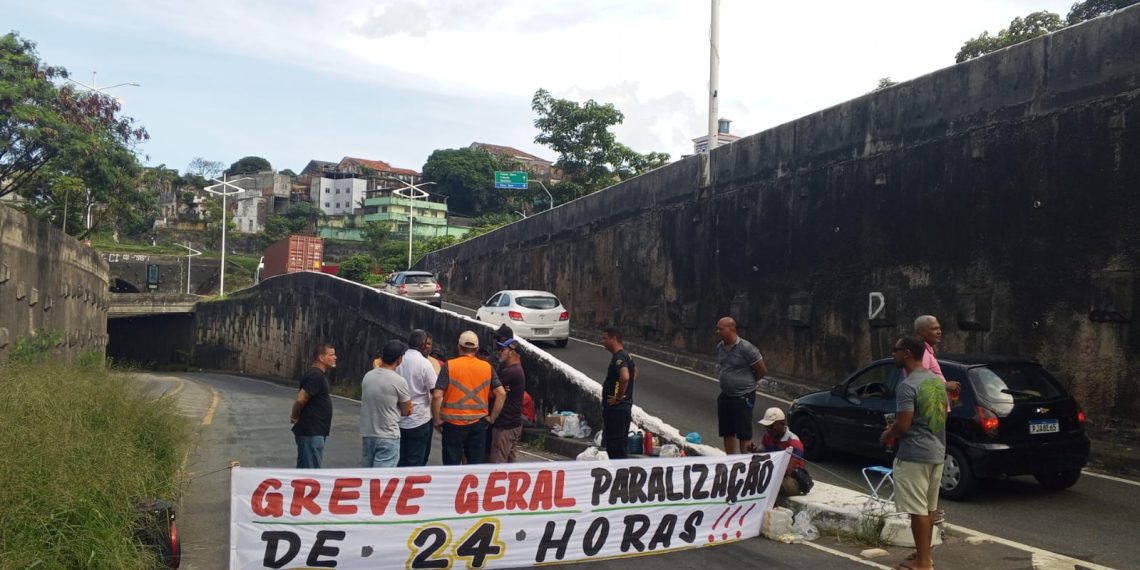 Caminhoneiros cumprem promessa e realizam paralisação no Porto de Salvador nesta sexta-feira (13)