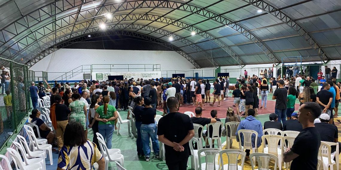 Após velórios coletivos em ginásio de esportes, corpos dos cinco jovens são sepultados em Nova Fátima