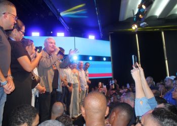 Em Feira de Santana, Ângelo Coronel é ovacionado em ato convocado por José Ronaldo para apresentação de chapa liderada por ACM Neto