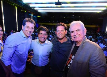 Em Feira de Santana, Ângelo Coronel é ovacionado em ato convocado por José Ronaldo para apresentação de chapa liderada por ACM Neto