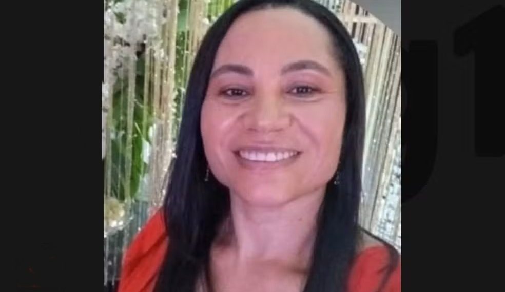 Professora morre após batida entre motocicleta e carreta na BA 001