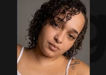 Mulher morre após receber soco de homem e bater cabeça no chão