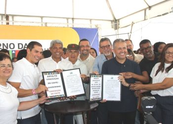 Coité I – Governador assina ordens de serviços para asfaltar trecho de Juazeirinho e para revitalizar de Riachão