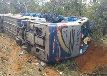 MG – Acidente de ônibus na BR-251 deixa dois mortos e dez feridos