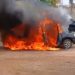 Homem revoltado atéia fogo no próprio carro após retitar de oficina
