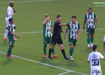 Jogando com um a menos desde os 38 do 1º tempo, Vitória arranca empate com a Chapecoense nos acréscimos